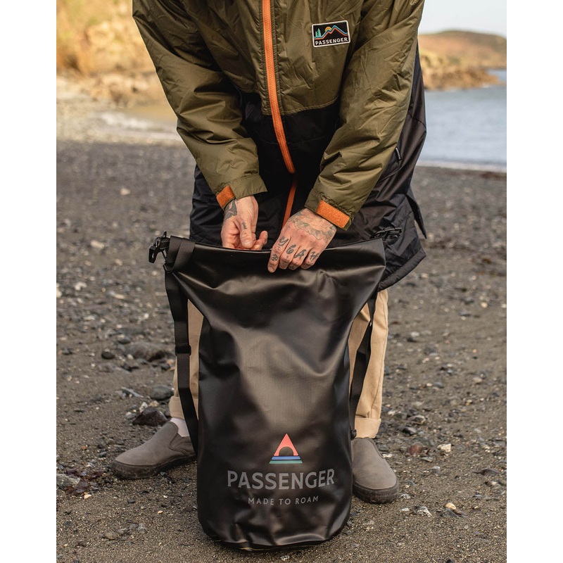 Tide 30L Recycelter Trocken-Rucksack – Schwarz