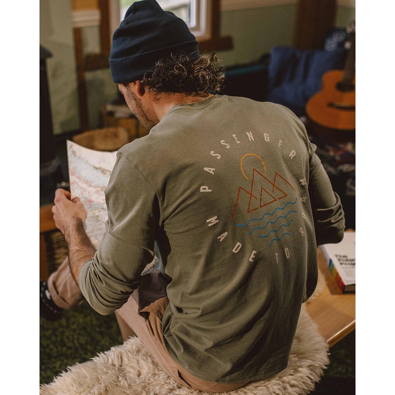 Escapism Recyceltes Langarm-T-Shirt – Staubige Olive