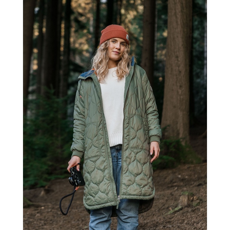 Flora 2.0 langer recycelter isolierter Parka – Staubige Olive