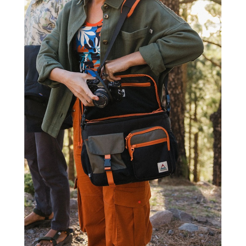 Boondocker Recycelte Kameratasche – Tiefschwarz/ Grau