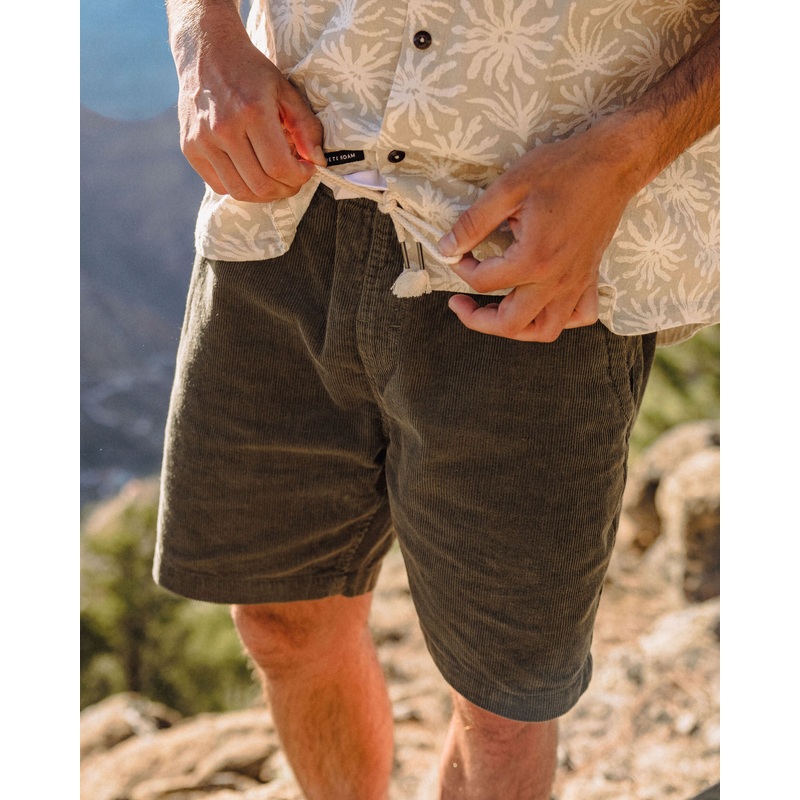 Drifter Cord Shorts – Staubiges Oliv