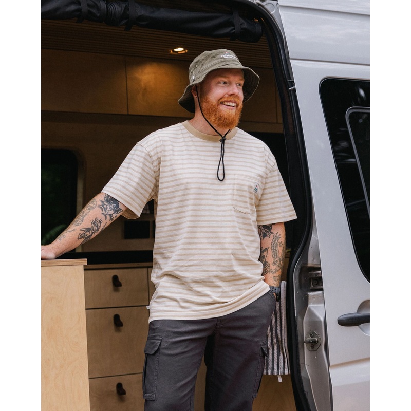 Zen T-Shirt aus recycelter Baumwolle mit entspanntem Schnitt – Stein gestreift