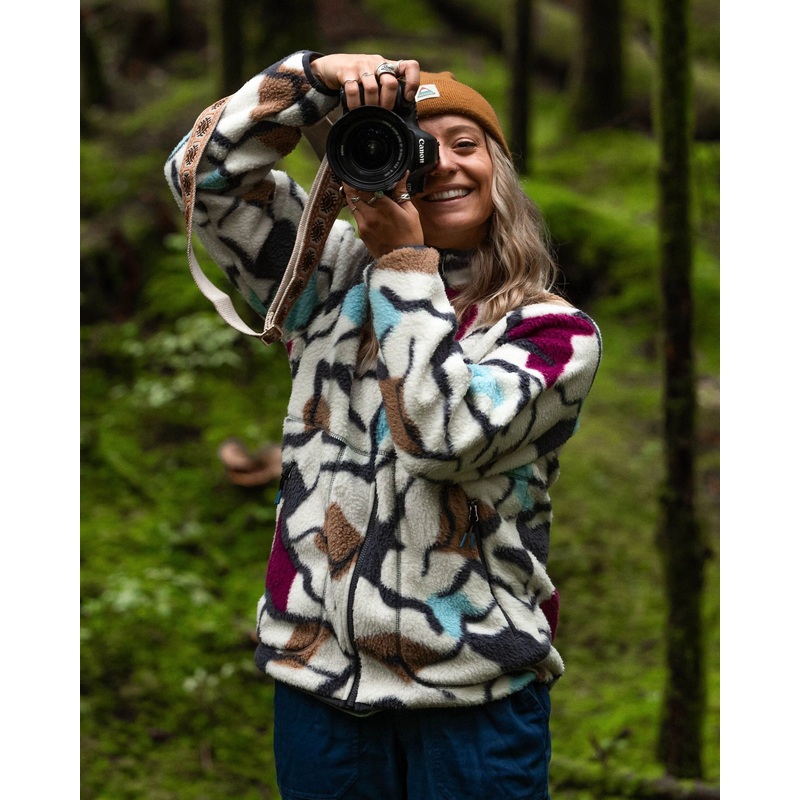 Fairbanks 2.0 Recyceltes Sherpa Fleece mit Reiverschluss – Abstract Trails Off White