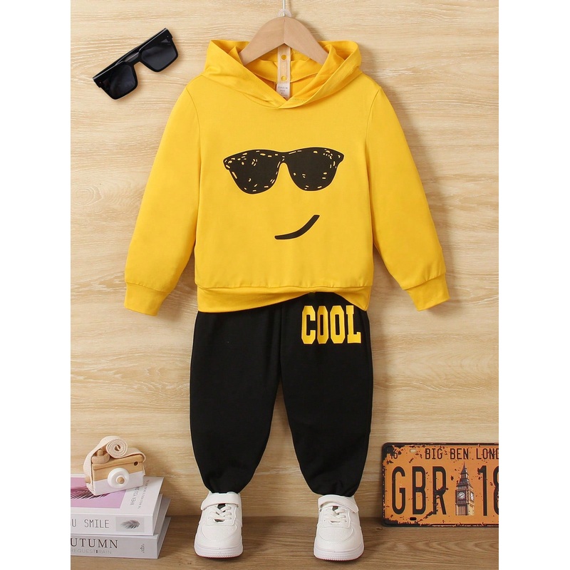Young Boy Cartoon Graphic Hoodie & Letter Graphic Sweatpants
